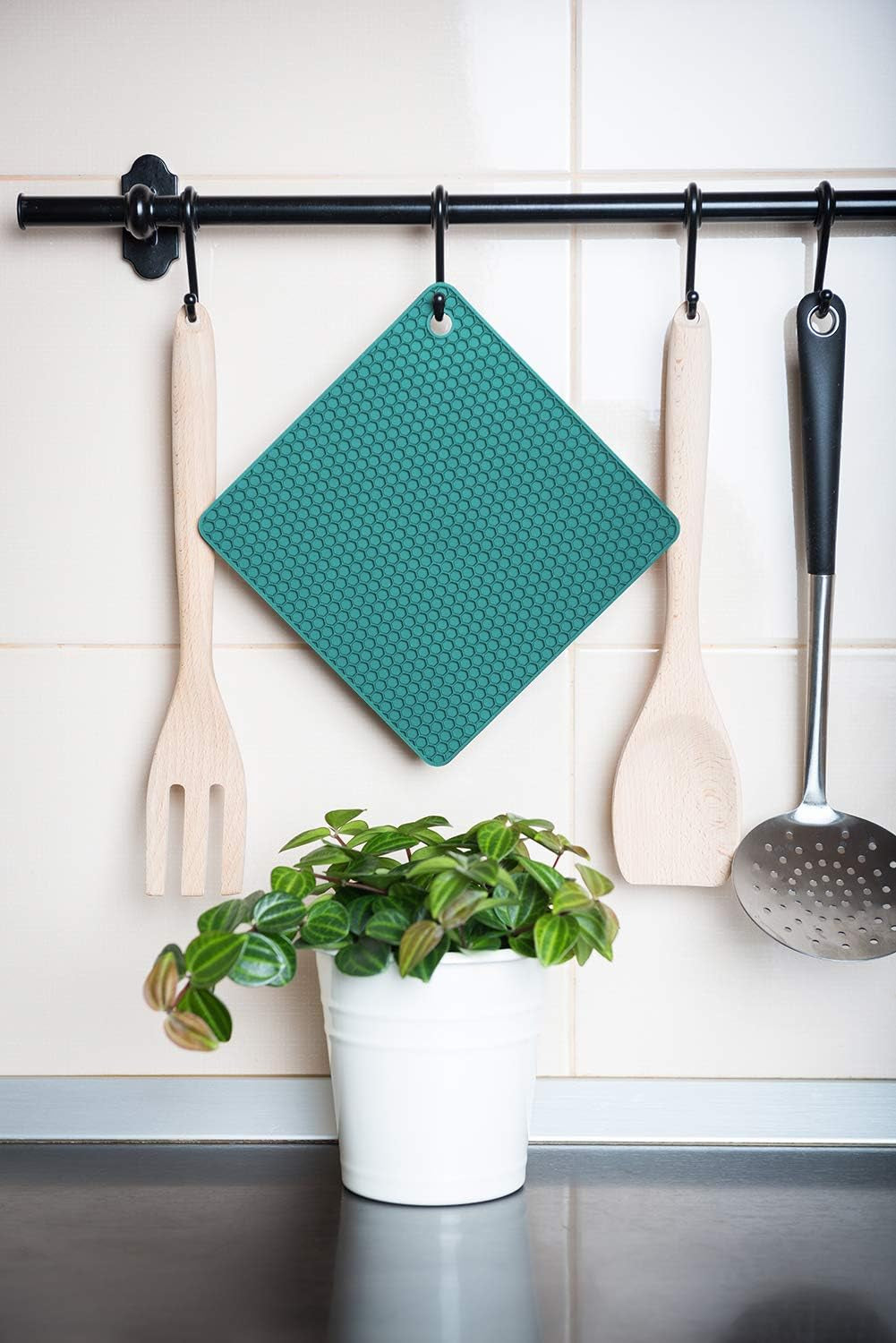 Silicone Pot Holders & Trivet Set – Heat-Resistant Protection for Your Kitchen