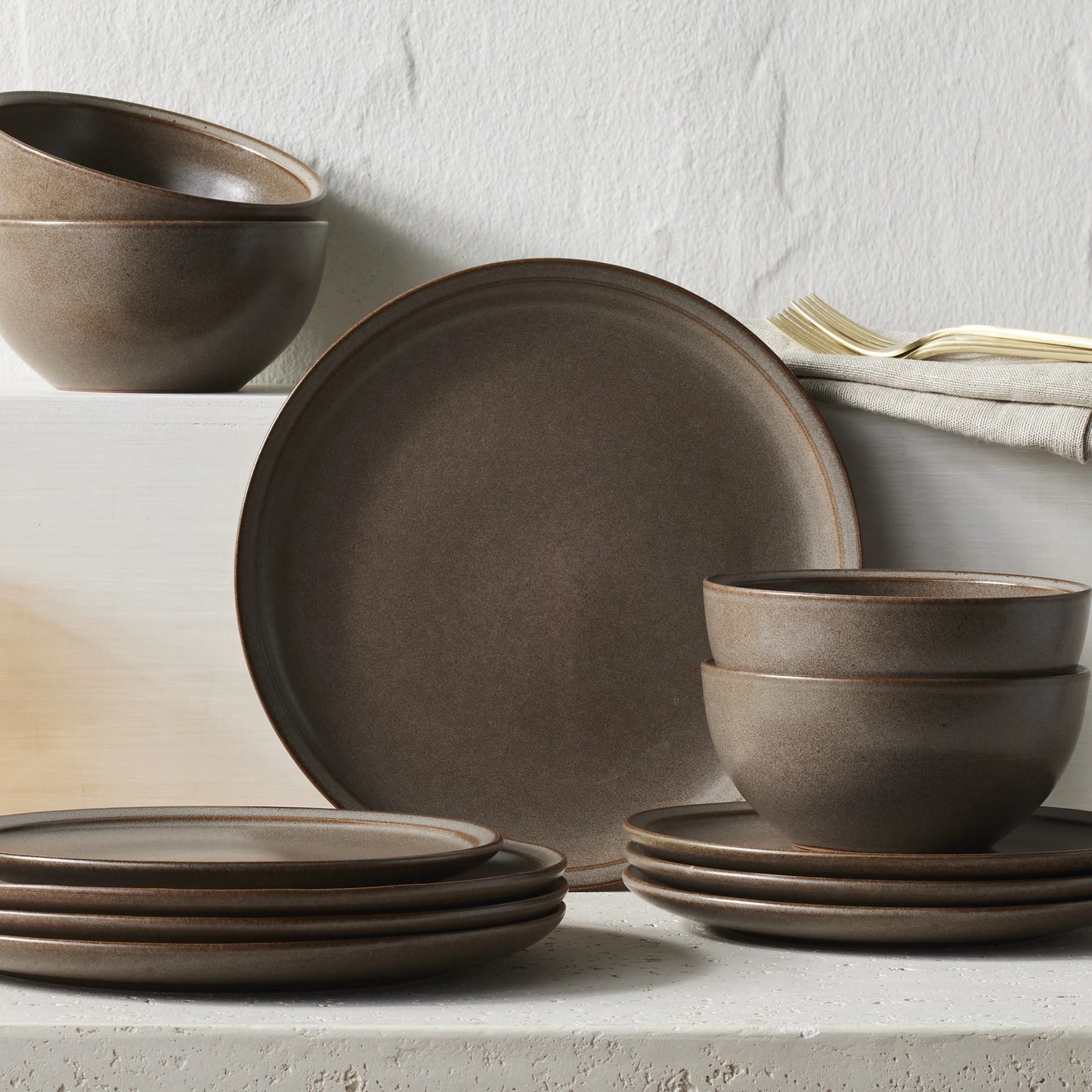 Banks Brown 12-Piece Stoneware Dinnerware Set – Rustic Elegance for Every Meal